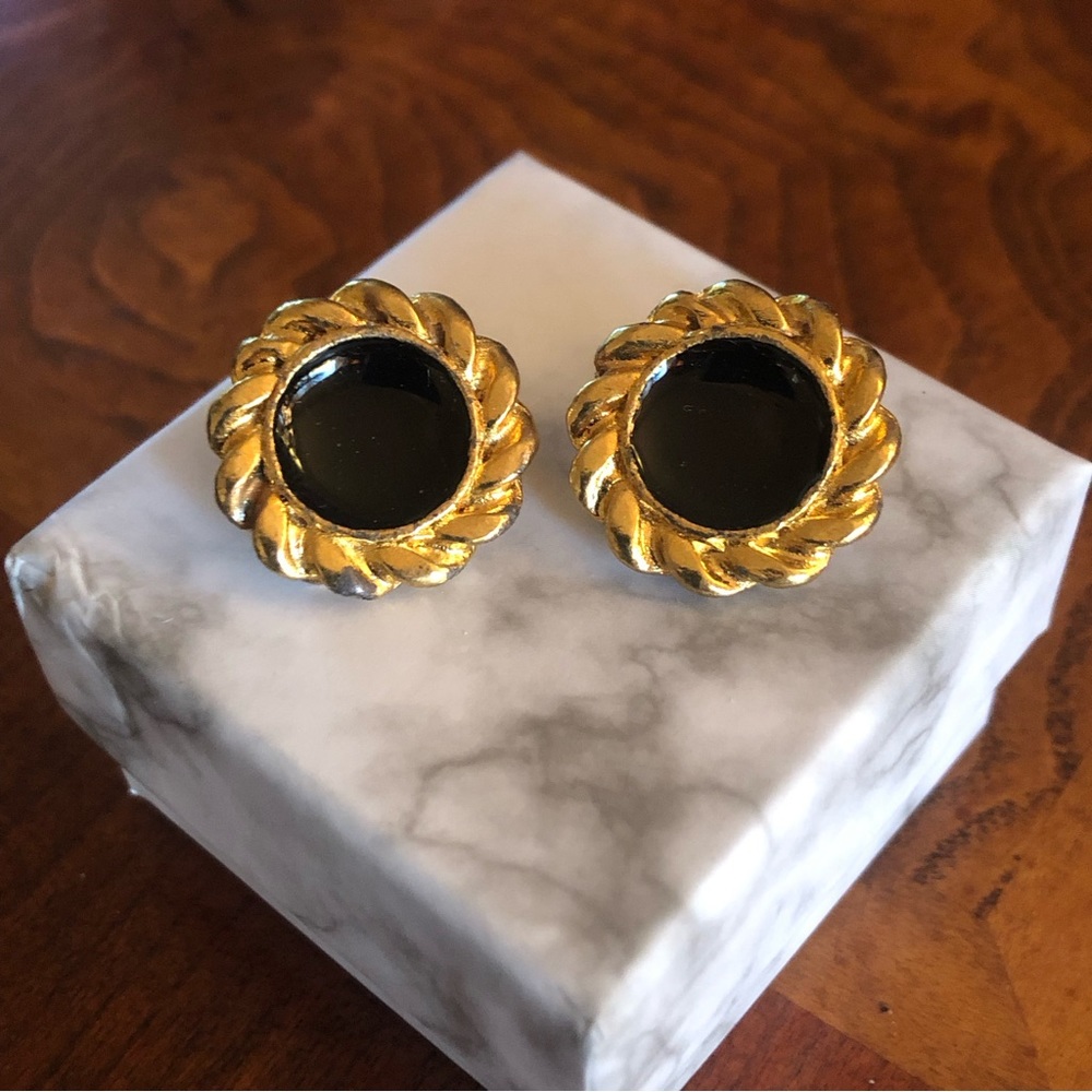 Vintage 70s black enamel gold plated swirl design clip on earrings